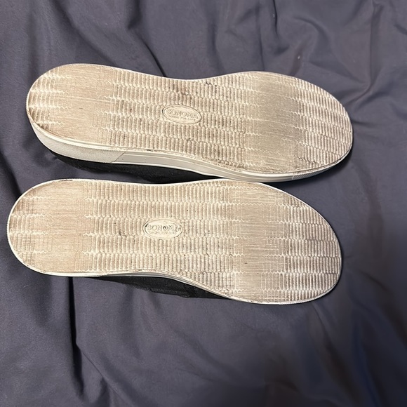 Black slip on shoes - Picture 4 of 4